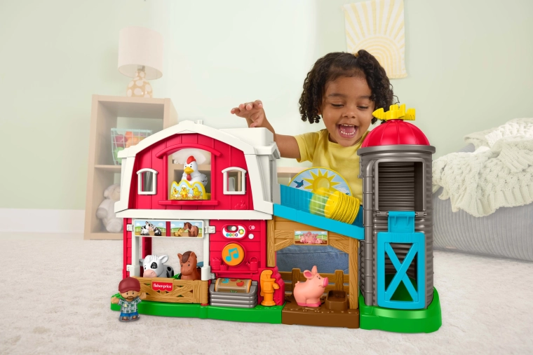 Kétszintes pajta szilóval és rámpával