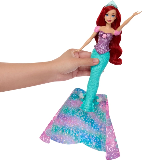Ariel jellegzetes megjelenése és fésülhető haja