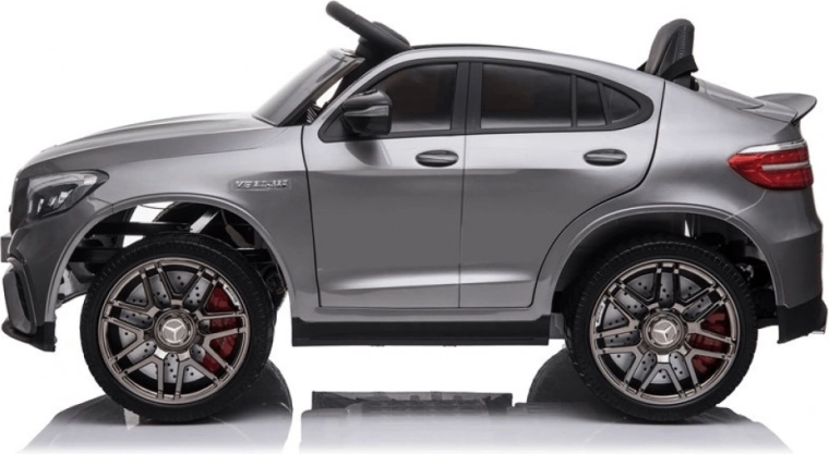 Kényelem és stabilitás: felfüggesztés, EVA kerekek és bőr ülés