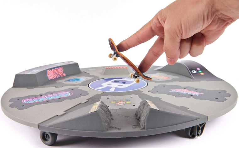 360°-ban forgó gördeszka aréna