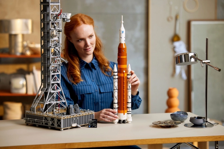 Többlépcsős rakéta levehető boosterekkel