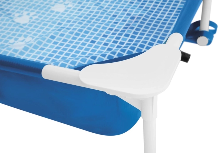 Tiszta vízfelszín szkimmerrel