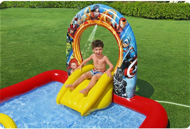 Vízidísz-szökőkút az ívből