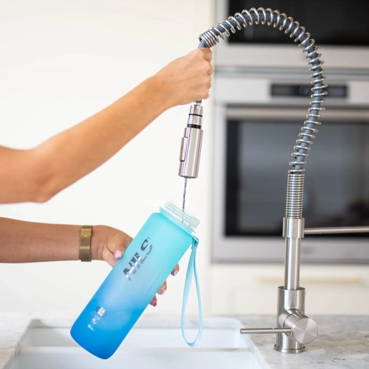 Széles száj az egyszerű töltéshez és tisztításhoz