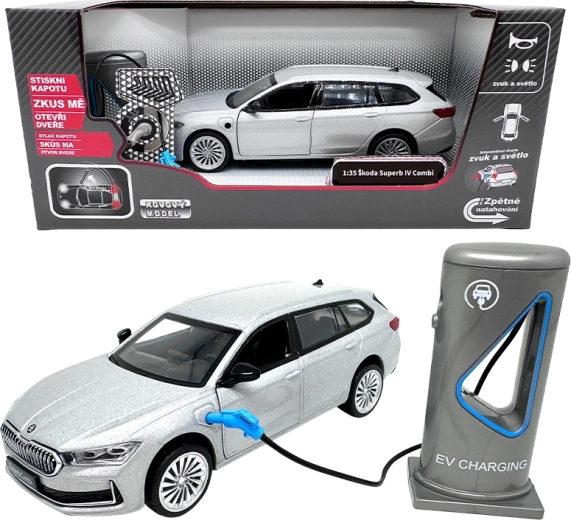 Fém modell Škoda Superb IV Combi 1:35 hanggal és fényekkel, ezüstszürke