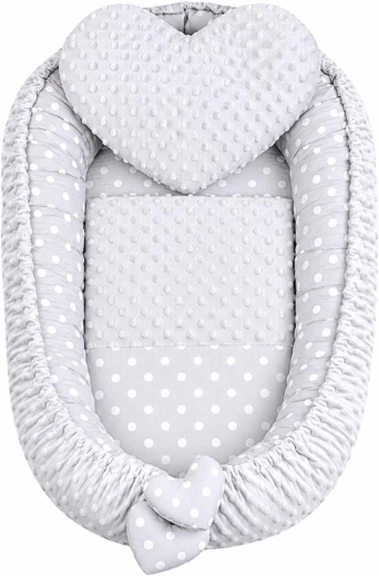 New Baby Luxus kétoldalas babafészek párnával és takaróval, Minky szürke szívecske