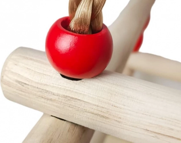 Gyerek fa hinta korláttal