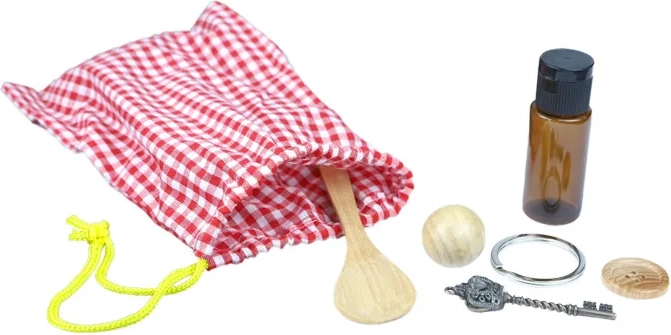 Moyo Montessori titokzatos zsák apró tárgyakkal