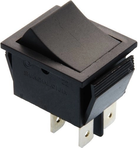 4-pines váltógomb a gázpedál alatt