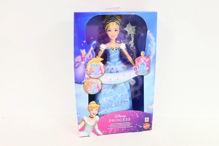 Disney Princess Hamupipőke baba varázslatos fényekkel és hangokkal
