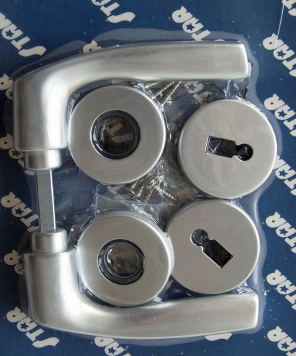 Monet rozettás ajtókilincs, kulcsos, ezüst eloxált