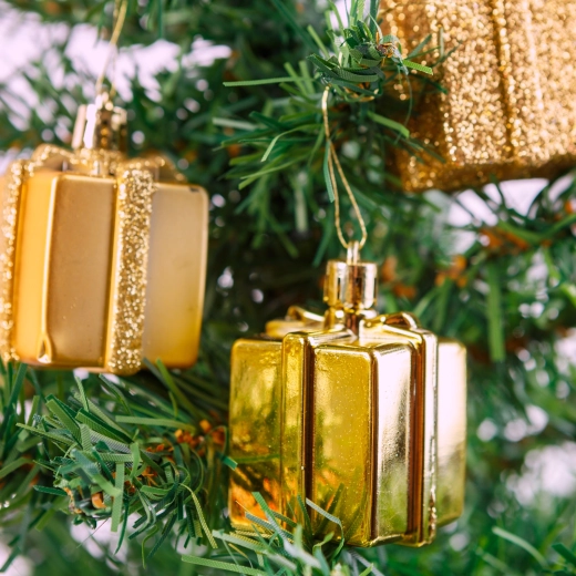 Arany ajándék formájú karácsonyi díszek készlete, 6 db