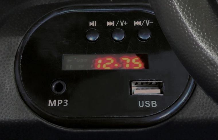 Jamara Audi TT RS gyermek elektromos lábbal hajtós jármű soundboarddal