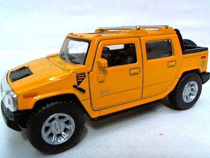 Hummer H2 terepjáró (1:40 méretarányú modell) – 1 db