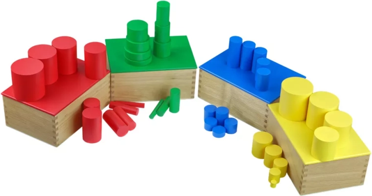 Színes fogantyú nélküli hengerek bükkfából Moyo Montessori