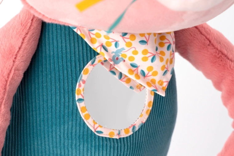Lilliputiens Jeanne, a macska nagyméretű textil aktivitási játéka