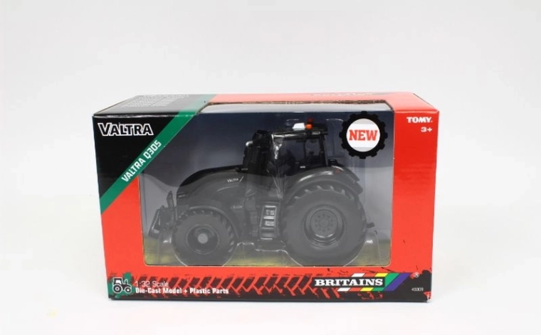 Britains Valtra Q305 fekete traktor