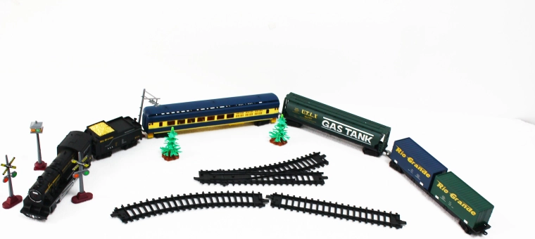 Elektromos vonatpálya – gőzmozdony fénnyel, hanggal és elemes vagonokkal