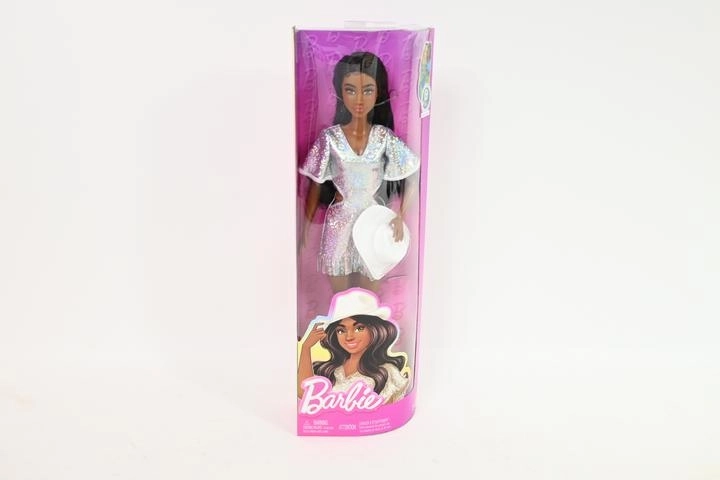 Barbie Fashionistas cowboy lány baba csillogó ruhában