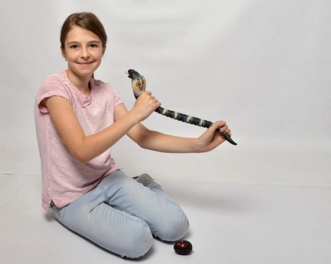 Mérges MAGANA kobra – távirányítós robotkígyó