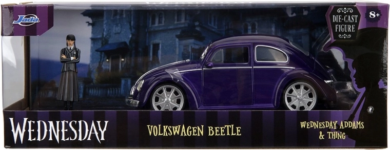 Fém modell Wednesday – Volkswagen Beetle 1:24 figurával