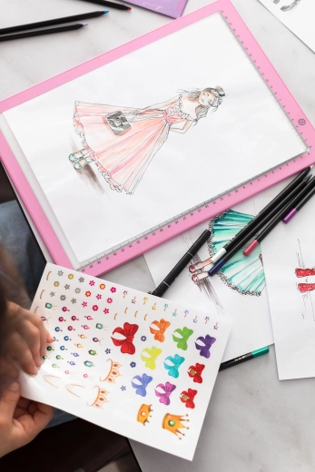 Artissimo XXL divattervező műhely LED-es fényasztallal – trendi szettek