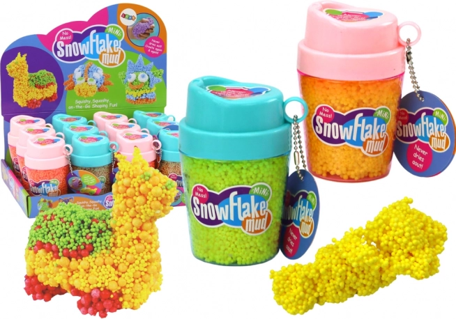 Sárga törhető polisztirol anyag pohárban