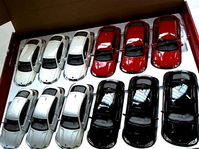 Fém kisautó BMW X6 1:38 pull-back (hátrahúzós) meghajtással és nyitható ajtókkal