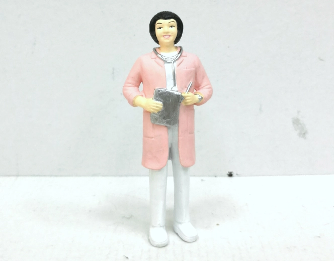 Doktornő figura 12,2 cm – 1 db