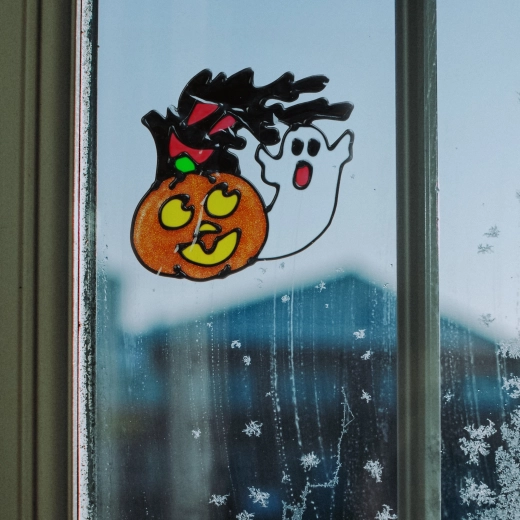 Halloween ablakdekoráció tök és szellem motívummal