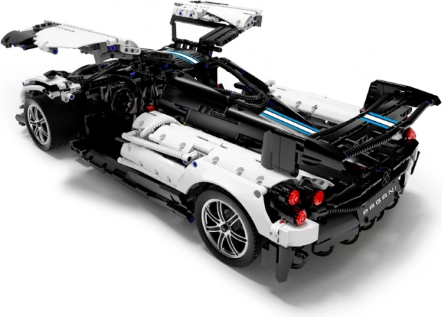 Rastar 1:8 méretarányú összeszerelhető Pagani Huayra modell