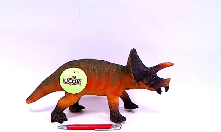 Puha Triceratops dinoszaurus hanggal