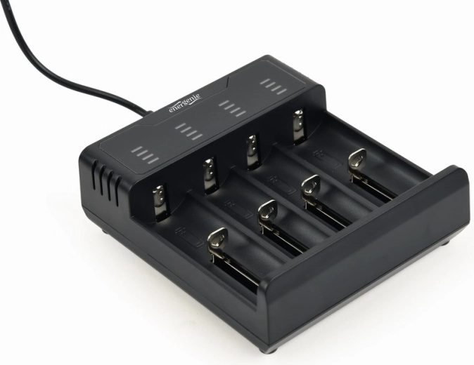 USB Ni–MH és Li–ion akkumulátortöltő, fekete