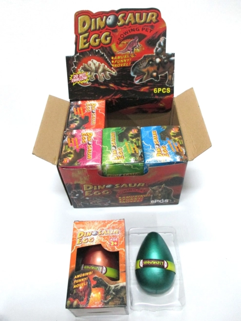 Tojás növekvő dinoszaurusszal