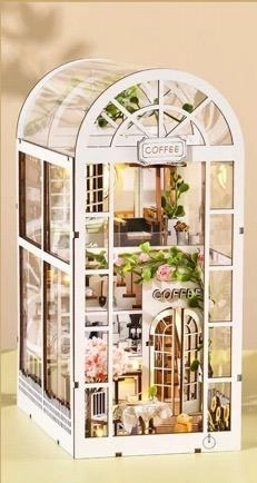 3D kirakó könyvtámasz – Fehér Kert kávézó miniatúra