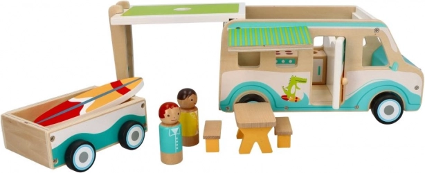 Fa lakókocsi utánfutóval és kiegészítőkkel