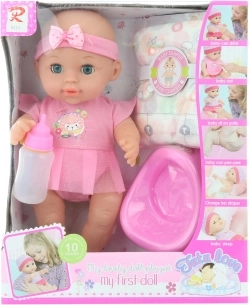 Hangokat adó és pisilő baba kiegészítőkkel