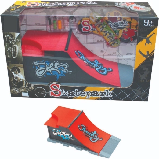 Skatepark szett ferde rámpával, korláttal és fingerboarddal