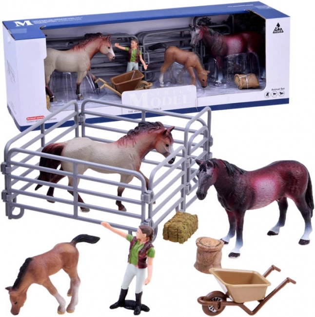 Istállóbeli lovak farmfigurás készlete – Csikóval