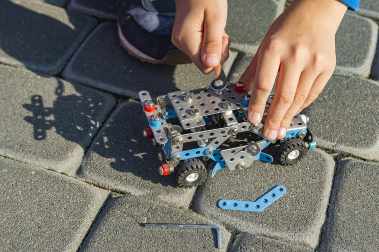 Játékhoz és kiállításhoz a masszív felépítésnek köszönhetően