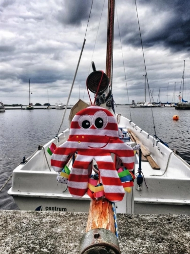 Egyszerű rögzítés kiságyhoz vagy babakocsihoz