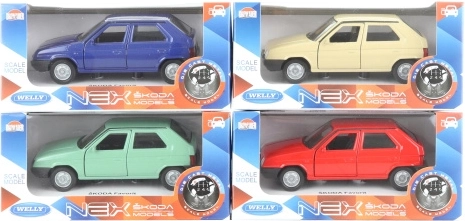 Škoda Favorit fém modell 1:34 nyitható ajtókkal