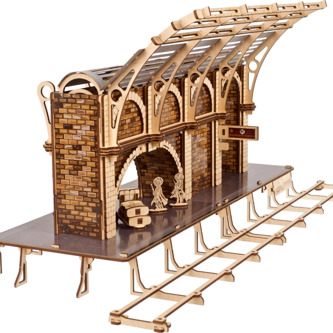Ugears 3D fa mechanikus puzzle HARRY POTTER – vasúti peron