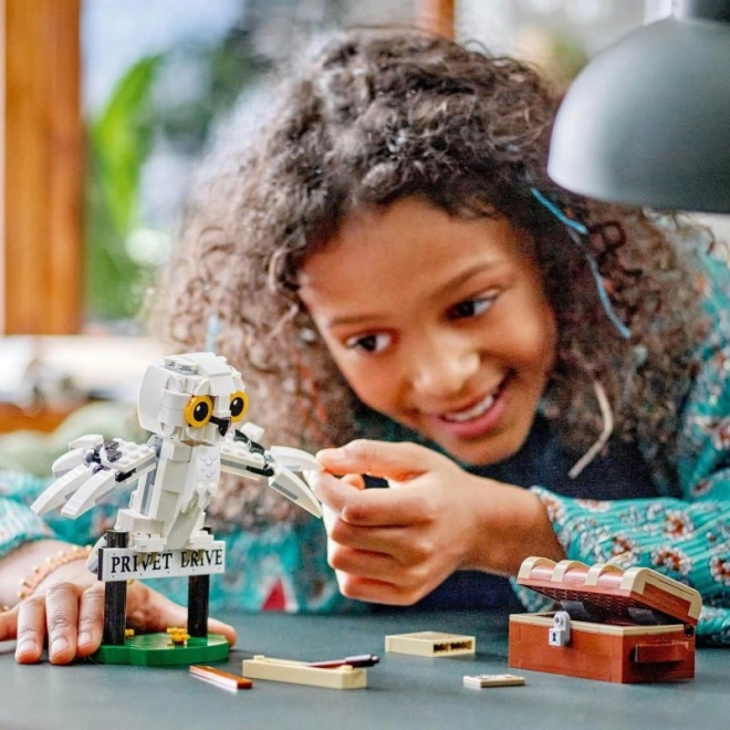 Lego Harry Potter Hedvige látogatása a Privet Drive 4-en