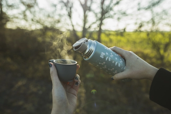 Városi szilikon fogantyús termosz 400 ml