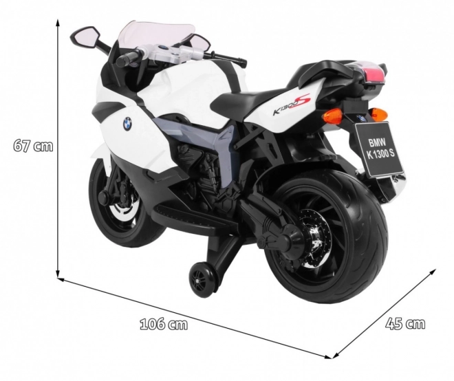 BMW K1300S Gyerek motorkerékpár akkumulátorral fehér + segédkerekek + hangok Fények + lassú indítás