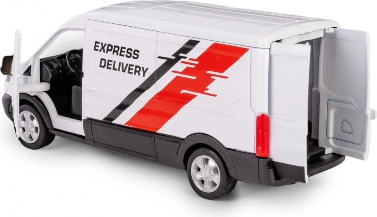 Nyitható első ajtók és részletes belső tér