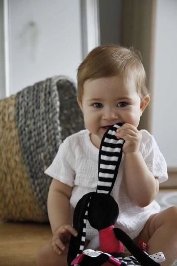 Változatos textúrák és zizegő elemek