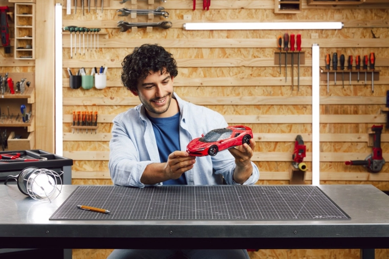 Stabil szerkezet és forgó kerekek