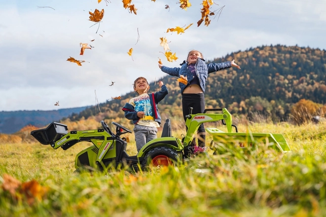 Claas Axos pedálos traktor - elülső és hátsó kanalazóval + pótkocsival